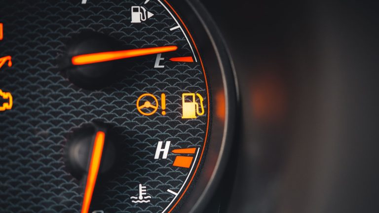 Que signifie le voyant moteur orange ?