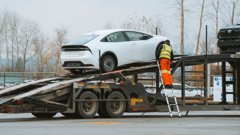 Comment choisir un service de transport de véhicules fiable ?