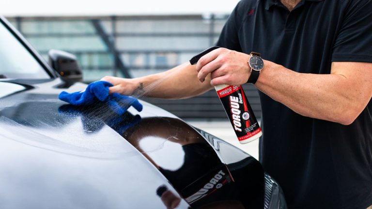 Comment enlever les micro rayures sur une voiture noire ?