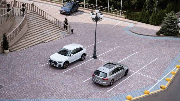 Guide pour garder propres les sièges auto en tissu